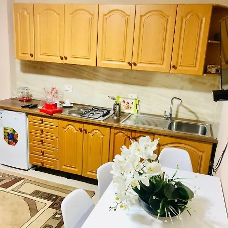 Apartment Central - Spacious 2 Bedroom *