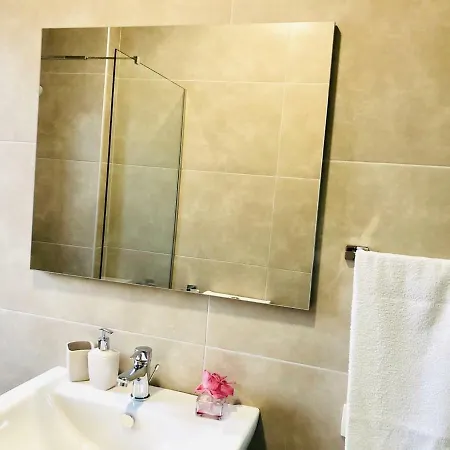 Apartment Central - Spacious 2 Bedroom